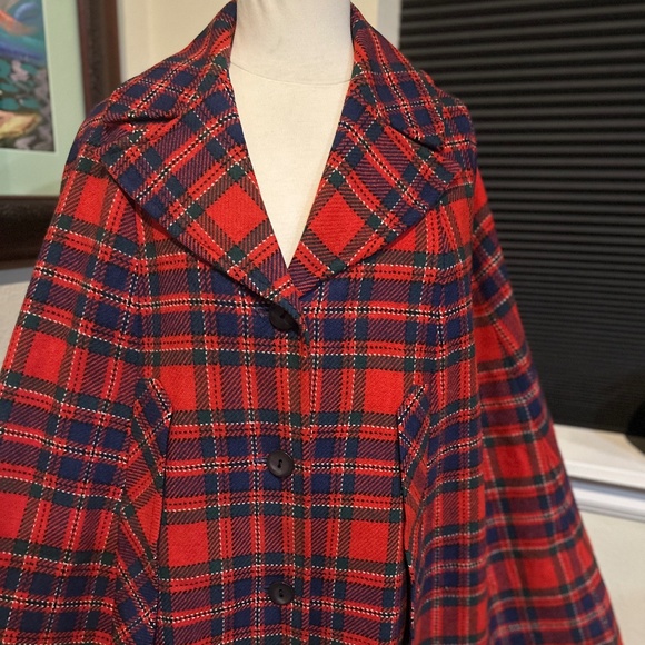 Red Plaid Pendleton Cape / Vintage 70s NOS Gorgeous!  One size Rare! Timeless ! - Picture 7 of 15